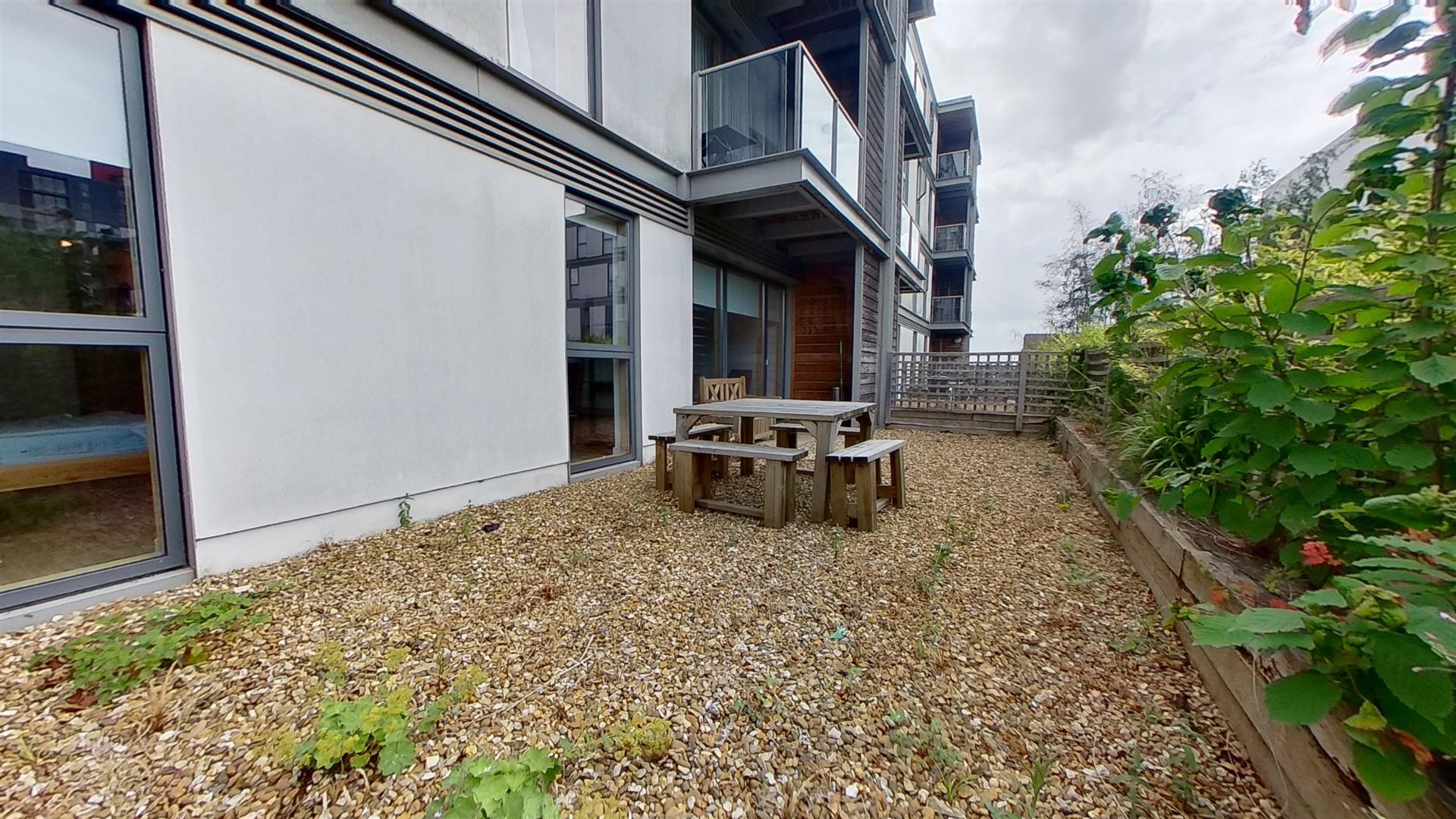 325 South Row, Milton Keynes
